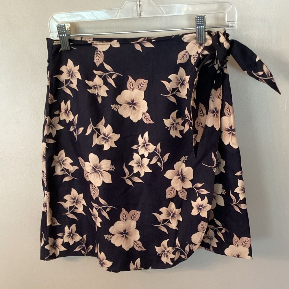 EP PRO SIZE 8 NAVY FLORAL TROPICAL HAWAIIAN 100% SILK WRAP GOLF SKORT